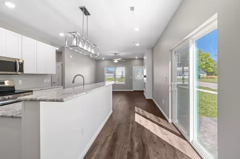 Entry Way - 1000 Henry St, Moberly, MO 65270 photo 2 of 6