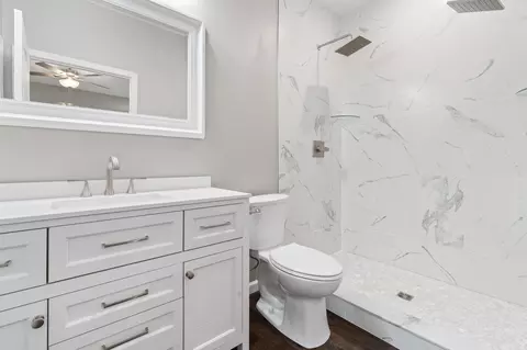 Bath - 1000 Henry St, Moberly, MO 65270 photo 1 of 5