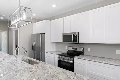 Kitchen - 1000 Henry St, Moberly, MO 65270 photo 4 of 6