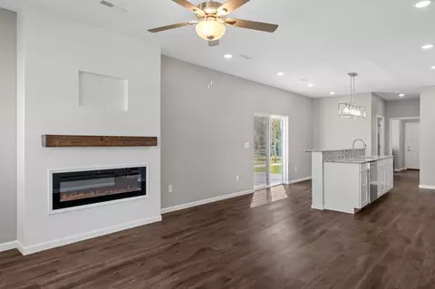 Living - 1000 Henry St, Moberly, MO 65270 photo 5 of 6