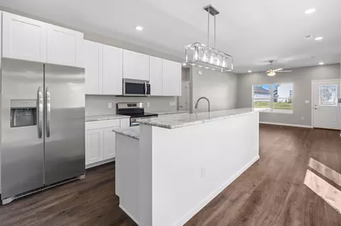 Kitchen - 1000 Henry St, Moberly, MO 65270 photo 2 of 6