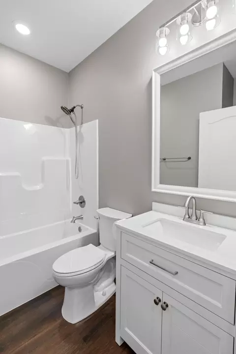 Bath - 1000 Henry St, Moberly, MO 65270 photo 5 of 5