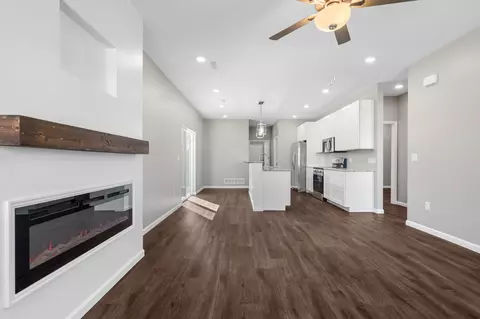 Living - 1000 Henry St, Moberly, MO 65270 photo 2 of 6