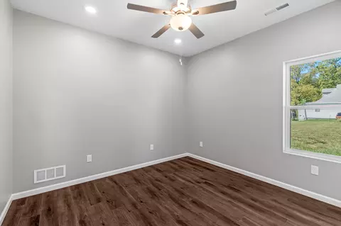 Bedroom - 1000 Henry St, Moberly, MO 65270 photo 3 of 5