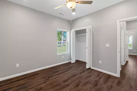 Bedroom - 1000 Henry St, Moberly, MO 65270 photo 2 of 5