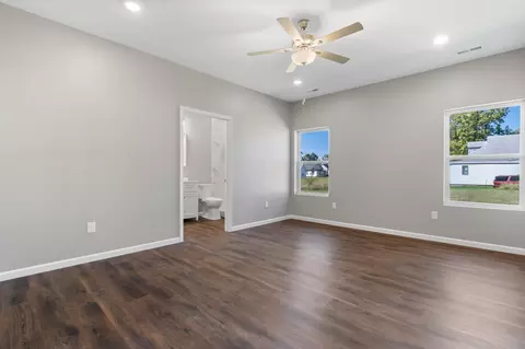 Living - 1000 Henry St, Moberly, MO 65270 photo 6 of 6