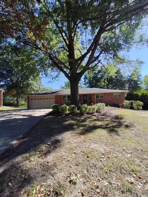 Exterior - 2613 Summit Rd, Columbia, MO 65203 photo 5 of 13