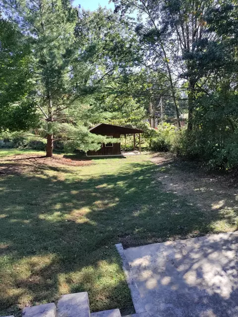 Exterior - 2613 Summit Rd, Columbia, MO 65203 photo 12 of 13