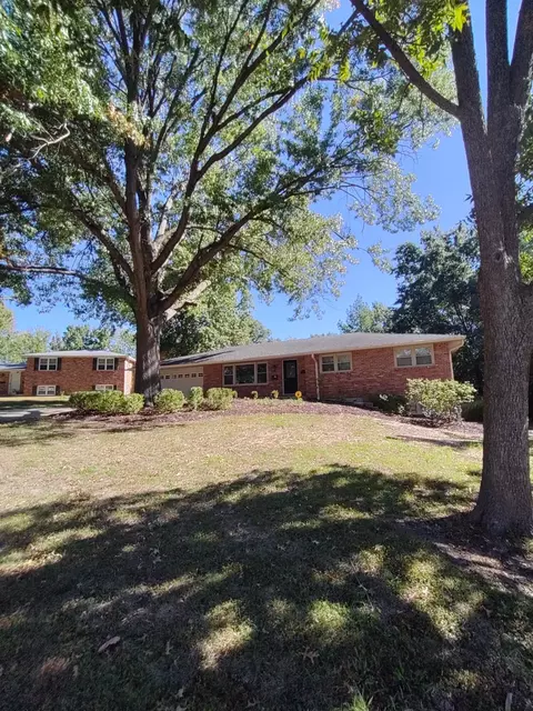 Exterior - 2613 Summit Rd, Columbia, MO 65203 photo 4 of 13