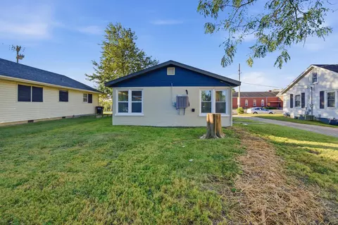 Exterior - 103 W Chestnut St, Fulton, MO 65251 photo 3 of 4