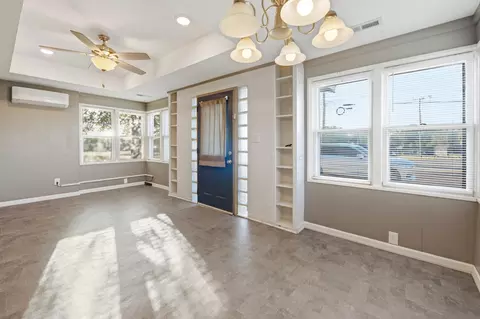 Living - 103 W Chestnut St, Fulton, MO 65251 photo 1 of 3