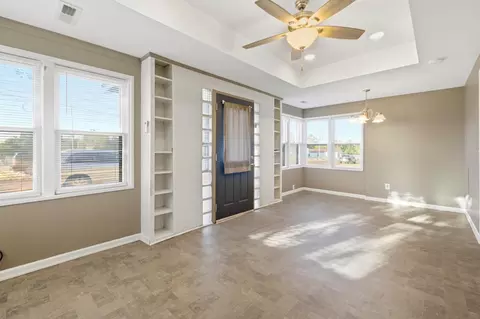 Living - 103 W Chestnut St, Fulton, MO 65251 photo 2 of 3