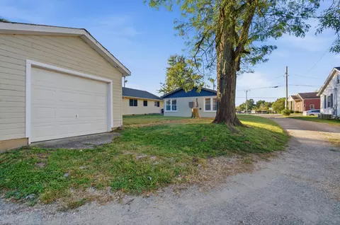 Exterior - 103 W Chestnut St, Fulton, MO 65251 photo 2 of 4