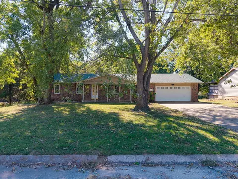 Exterior - 1913 Lakeview Dr, Fulton, MO 65251 photo 11 of 12