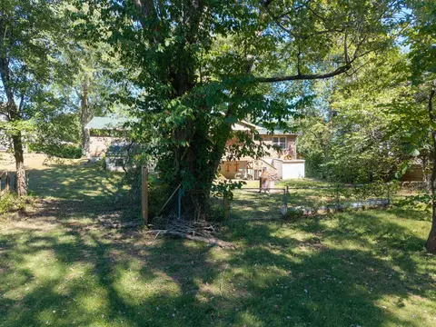 Exterior - 1913 Lakeview Dr, Fulton, MO 65251 photo 10 of 12