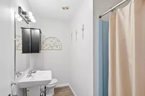 Bath - 1913 Lakeview Dr, Fulton, MO 65251 photo 1 of 3