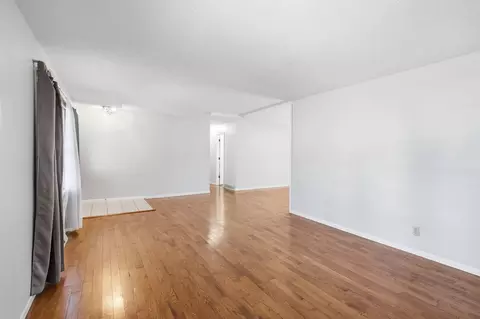 Living - 1913 Lakeview Dr, Fulton, MO 65251 photo 2 of 5