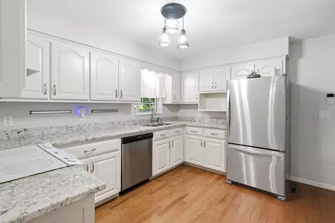 Kitchen - 1913 Lakeview Dr, Fulton, MO 65251 photo 1 of 2