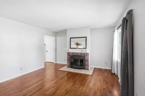 Living - 1913 Lakeview Dr, Fulton, MO 65251 photo 3 of 5