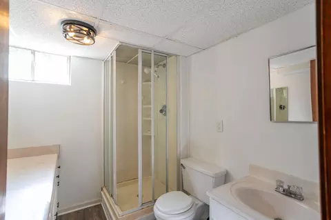 Bath - 1913 Lakeview Dr, Fulton, MO 65251 photo 3 of 3