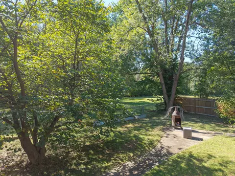 Exterior - 1913 Lakeview Dr, Fulton, MO 65251 photo 8 of 12