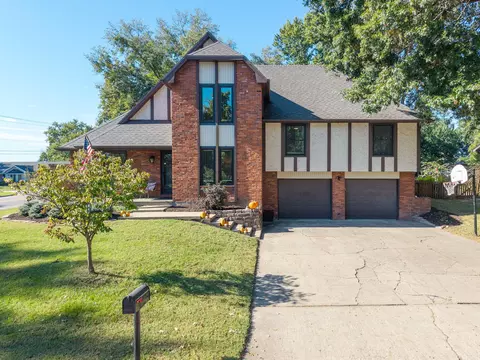 800 Canterbury Dr, Columbia, MO 65203