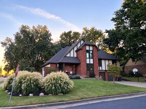 800 Canterbury Dr, Columbia, MO 65203