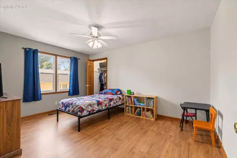 Bedroom - 627-629 Hendricks Dr, Mexico, MO 65265 photo 4 of 5