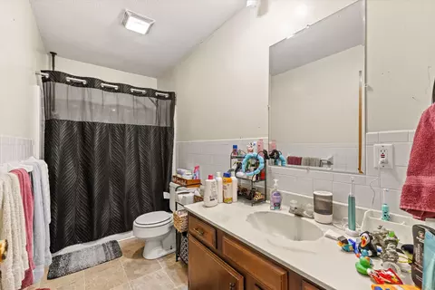 Bath - 627-629 Hendricks Dr, Mexico, MO 65265 photo 1 of 1