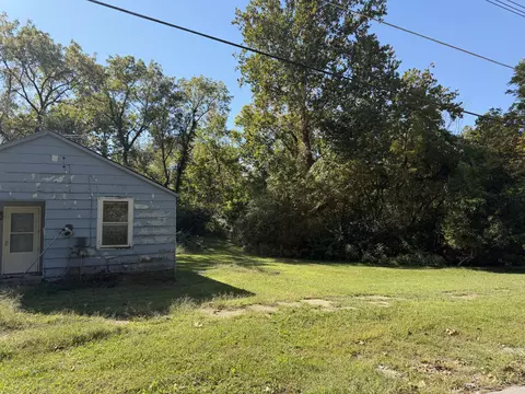 1012 Franklin St, Moberly, MO 65270 photo 2