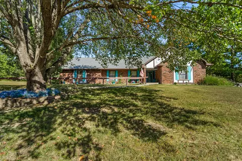 Exterior - 801 Bradley Ln, Fulton, MO 65251 photo 3 of 5
