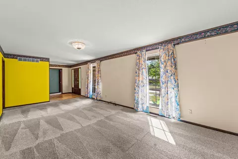 Living - 801 Bradley Ln, Fulton, MO 65251 photo 2 of 2