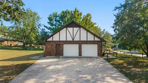 Exterior - 801 Bradley Ln, Fulton, MO 65251 photo 1 of 5