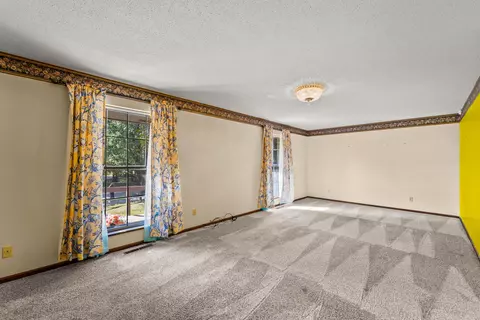 Living - 801 Bradley Ln, Fulton, MO 65251 photo 1 of 2