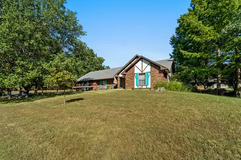 Exterior - 801 Bradley Ln, Fulton, MO 65251 photo 2 of 5