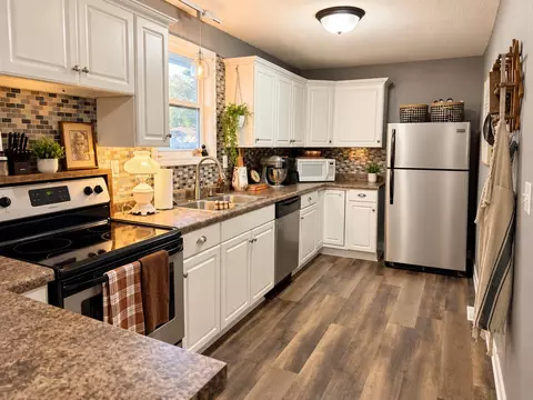 Kitchen - 217 S Reed St, Centralia, MO 65240 photo 1 of 2