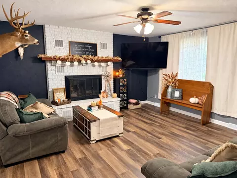 Living - 217 S Reed St, Centralia, MO 65240 photo 1 of 3