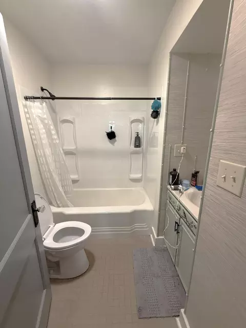 Bath - 316 E Lee St, Moberly, MO 65270 photo 1 of 1