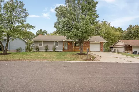 Exterior - 501 E Hackberry Blvd, Columbia, MO 65202 photo 2 of 8