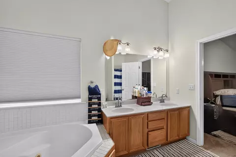 Bath - 1407 St Andrew St, Columbia, MO 65203 photo 2 of 3