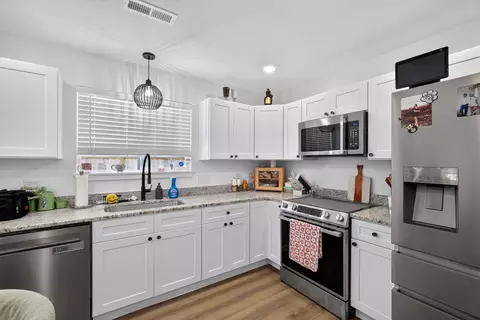 Kitchen - 815 Myra St, Moberly, MO 65270 photo 3 of 3