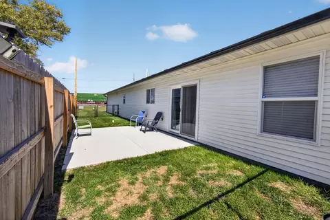 Exterior - 815 Myra St, Moberly, MO 65270 photo 2 of 3