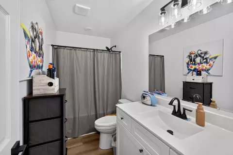 Bath - 815 Myra St, Moberly, MO 65270 photo 3 of 3