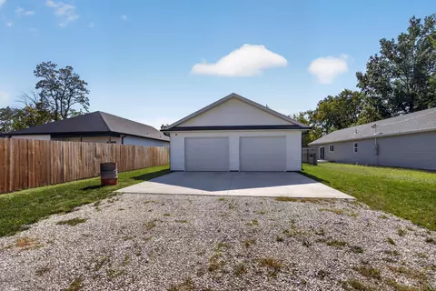 Exterior - 815 Myra St, Moberly, MO 65270 photo 3 of 3