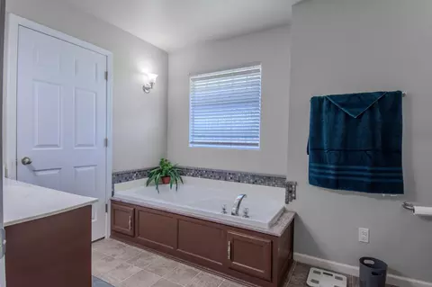 Bath - 2057 Beelman Rd, Holts Summit, MO 65043 photo 3 of 4