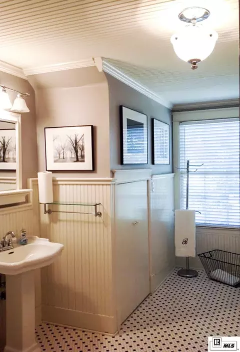 Bath - 500 N Bonner St, Ruston, LA 71270 photo 1 of 2