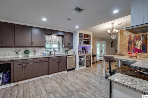 Kitchen - 957 Moore Rd, Monroe, LA 71201 photo 3 of 4
