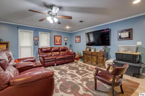 Living - 957 Moore Rd, Monroe, LA 71201 photo 2 of 3