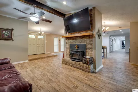 Entry Way - 957 Moore Rd, Monroe, LA 71201 photo 2 of 3