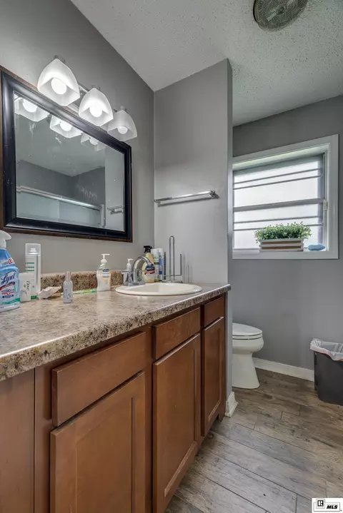 Bath - 957 Moore Rd, Monroe, LA 71201 photo 1 of 4